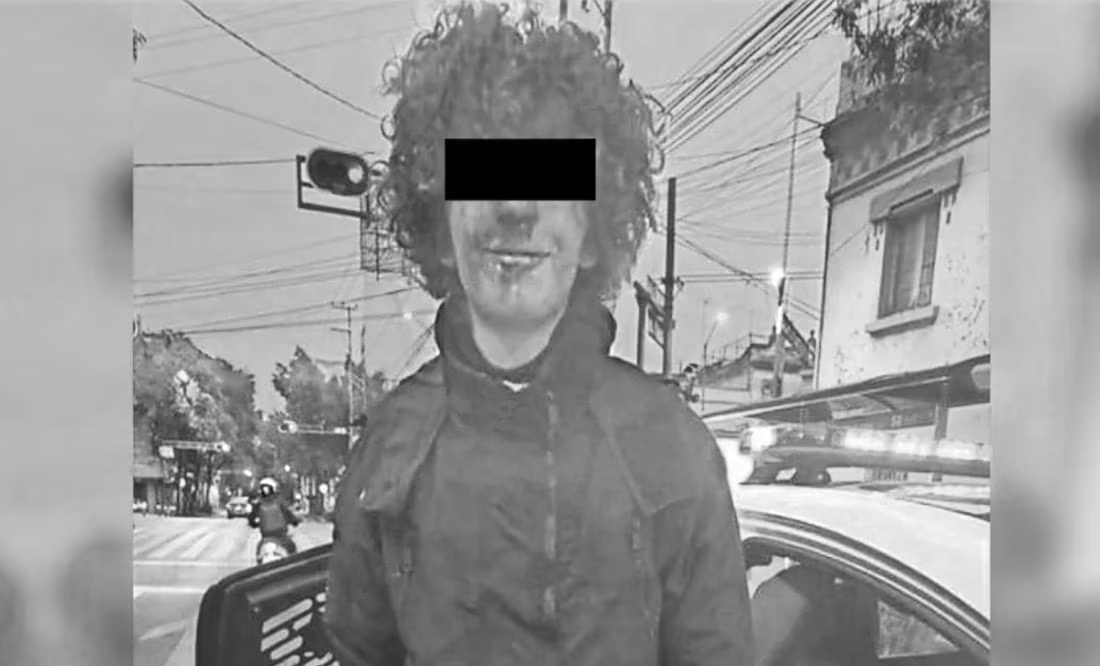 Mata a su madre y hiere a su hermano a puñaladas en la Cuauhtémoc; no para de sonreír tras su detención