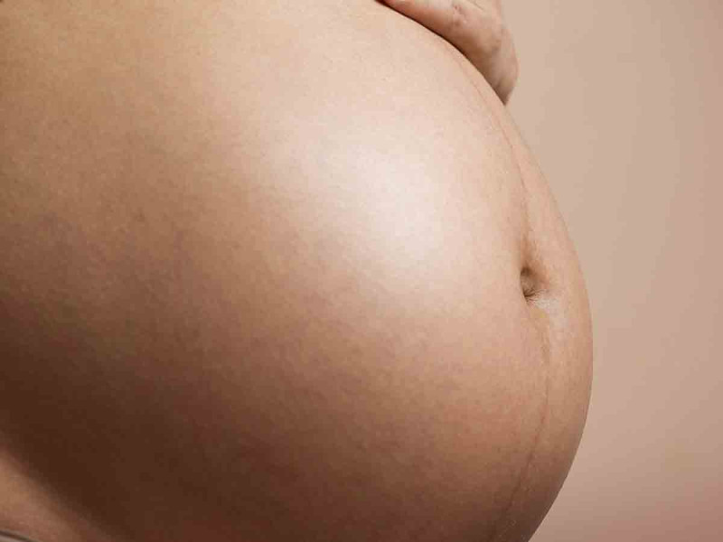 Hombre trans descubre que está embarazado en medio de terapia hormonal