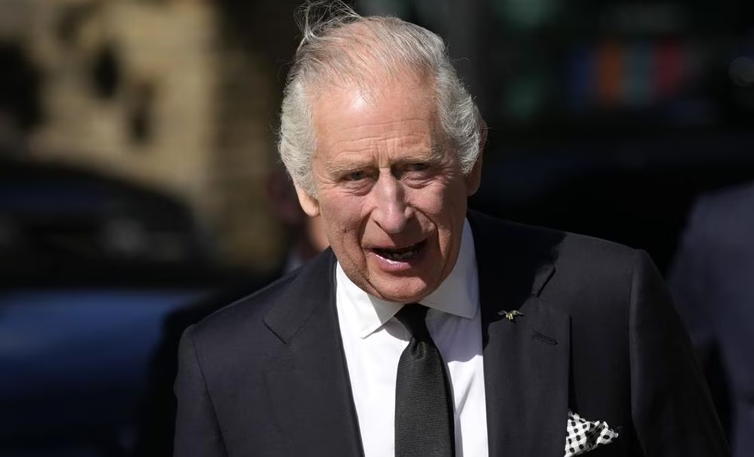 Rey Carlos III ingresa a hospital de Londres para ser operado de la próstata