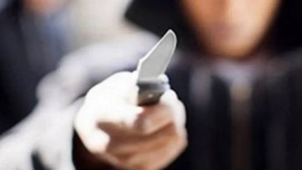 “Llevaba una máscara”: joven de 16 años hiere con arma blanca a su exnovia en prepa de la UANL; esto pasó