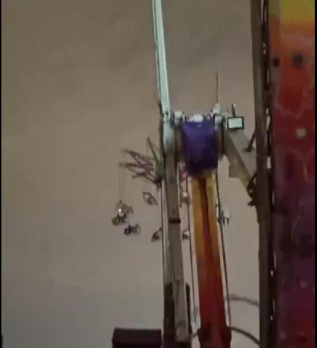 ¡Terror en las alturas! Quedan atrapados en juegos mecánicos por corte de luz