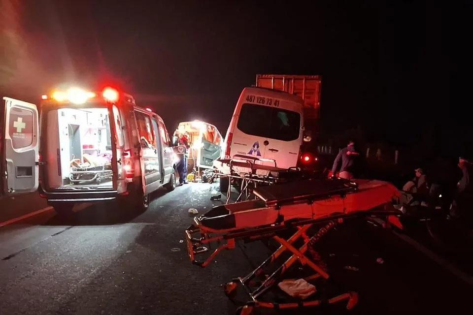 Mueren 10 tras choque en la Carretera Rioverde-SLP