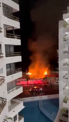 Por no pagar derecho de piso incendian restaurante en playa Los Morros, en Acapulco
