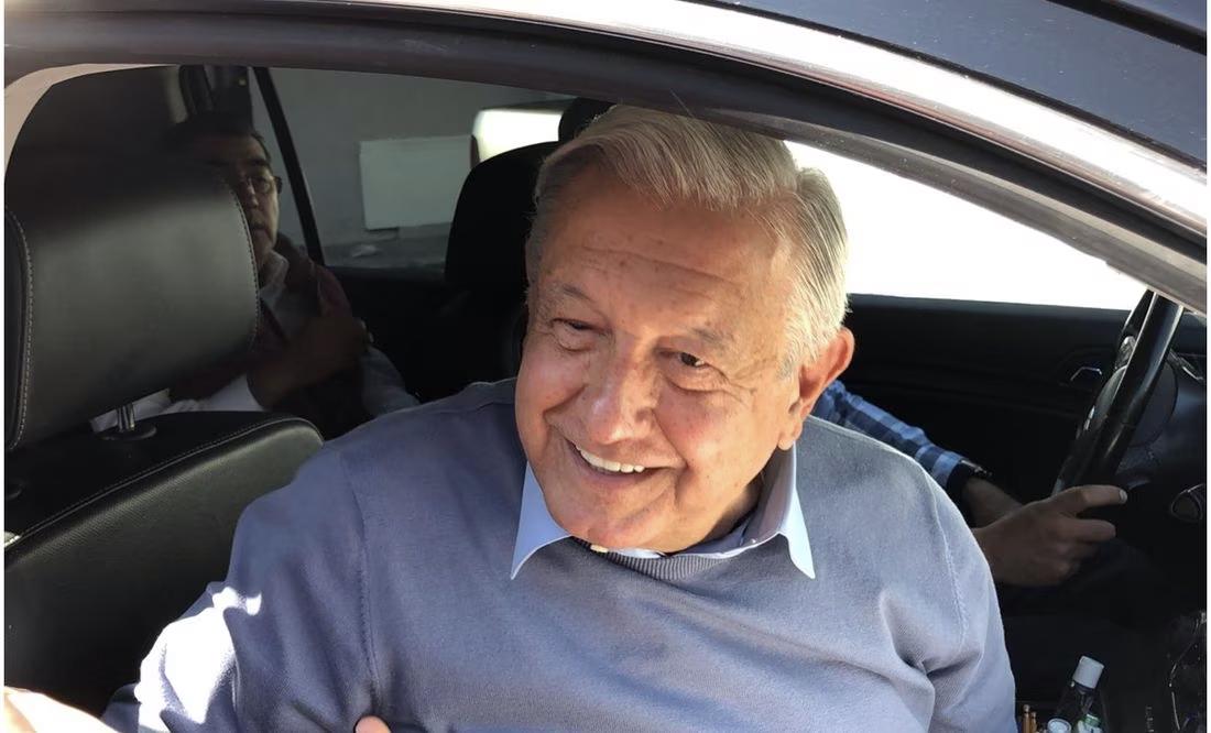 Llama AMLO a los asistentes «alcahuetes»