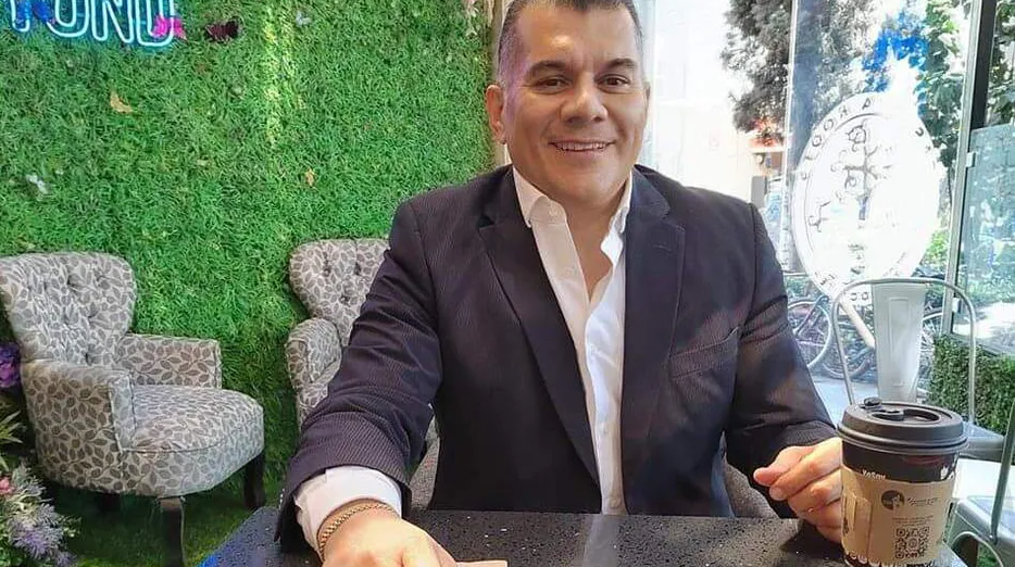 Atacan en autopista a Erick Catalán, aspirante a la presidencia municipal de Iguala, Guerrero