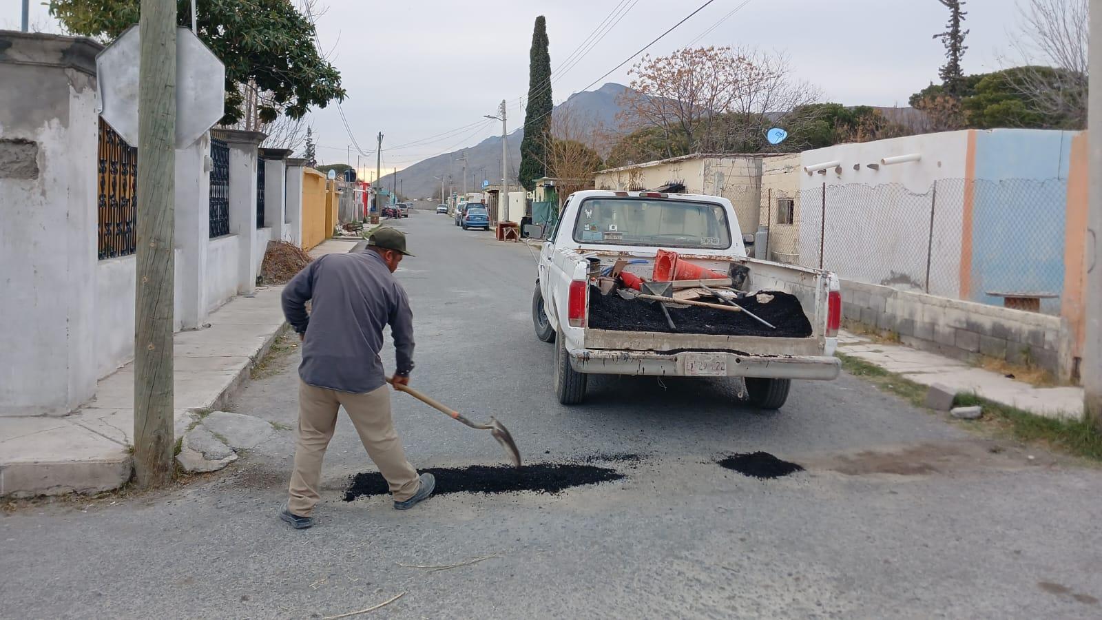 Continúa bacheo y revisión de tuberías