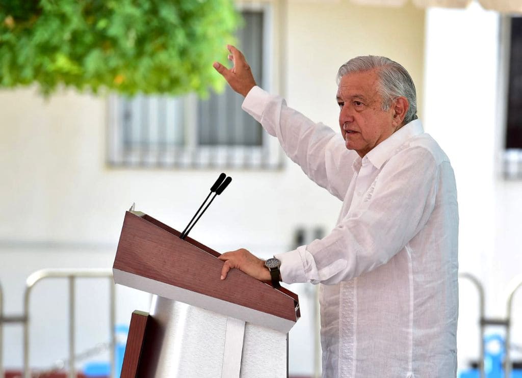 Anuncia Presidente gira paralela a veda