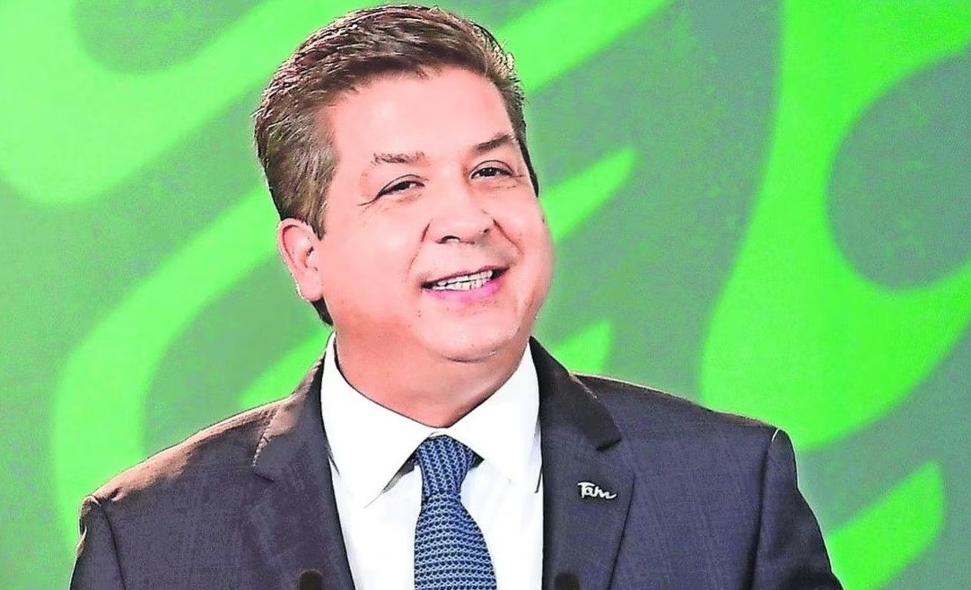 «Intentan doblegarme metiéndose con mi familia»: Cabeza de Vaca tras nueva orden de captura