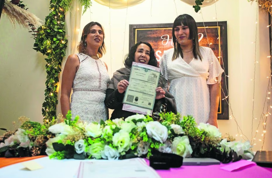 Celebran en BC primera boda de mujeres trans