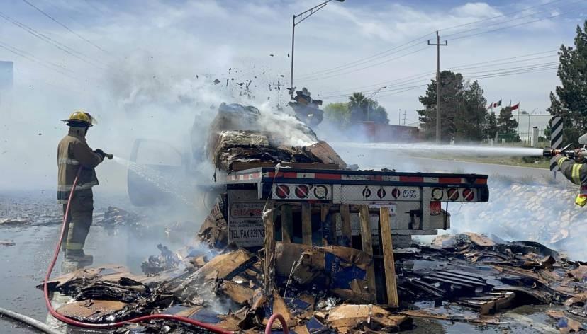 Consume incendio tráiler en la Sal-Mty