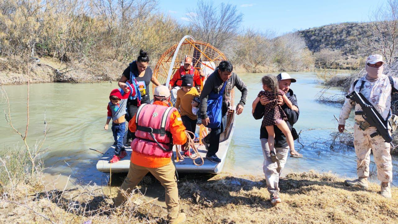 Rescata Grupo Beta a 73 migrantes del Río Bravo