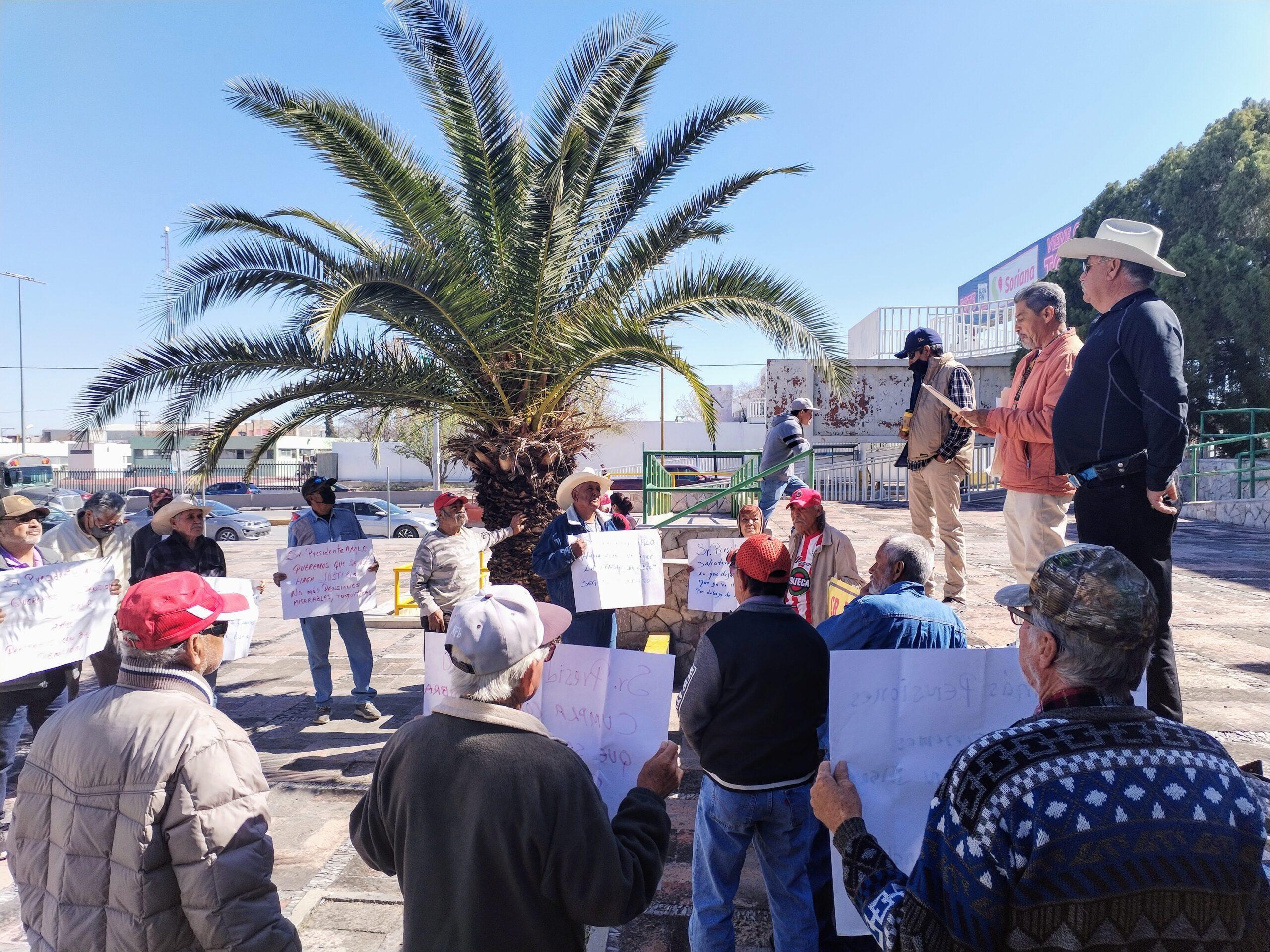 Protestan por míseras pensiones en el IMSS