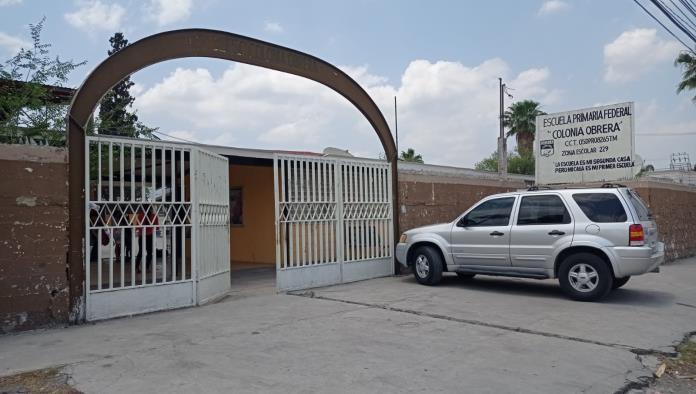 Reportan en primaria acecho de un externo