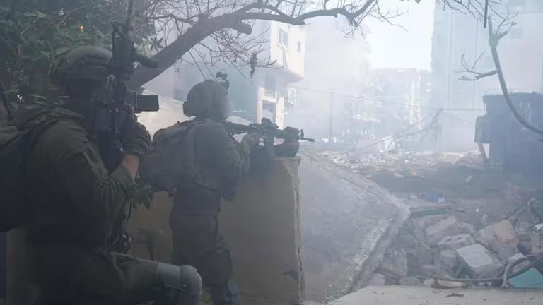 El Ejército de Israel abatió a decenas de terroristas en redadas en el norte y centro de la Franja de Gaza