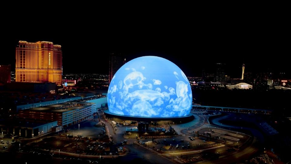 Un influencer escaló la gran esfera de Las Vegas y terminó arrestado: VIDEO
