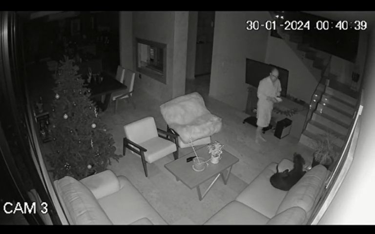Hombre escucha hablar a su perra y sale corriendo del miedo, todo quedó grabado en VIDEO