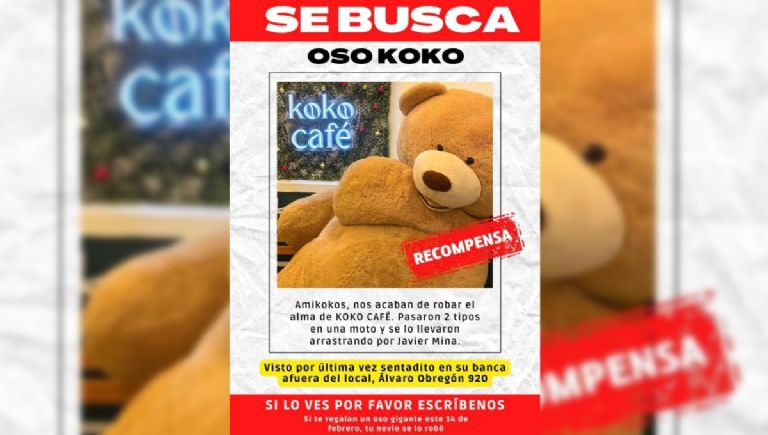 Sujetos en moto roban enorme oso de peluche