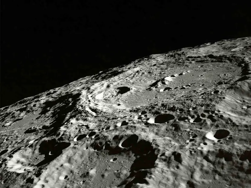 La Luna se está encogiendo y creando miles de grietas en su superficie
