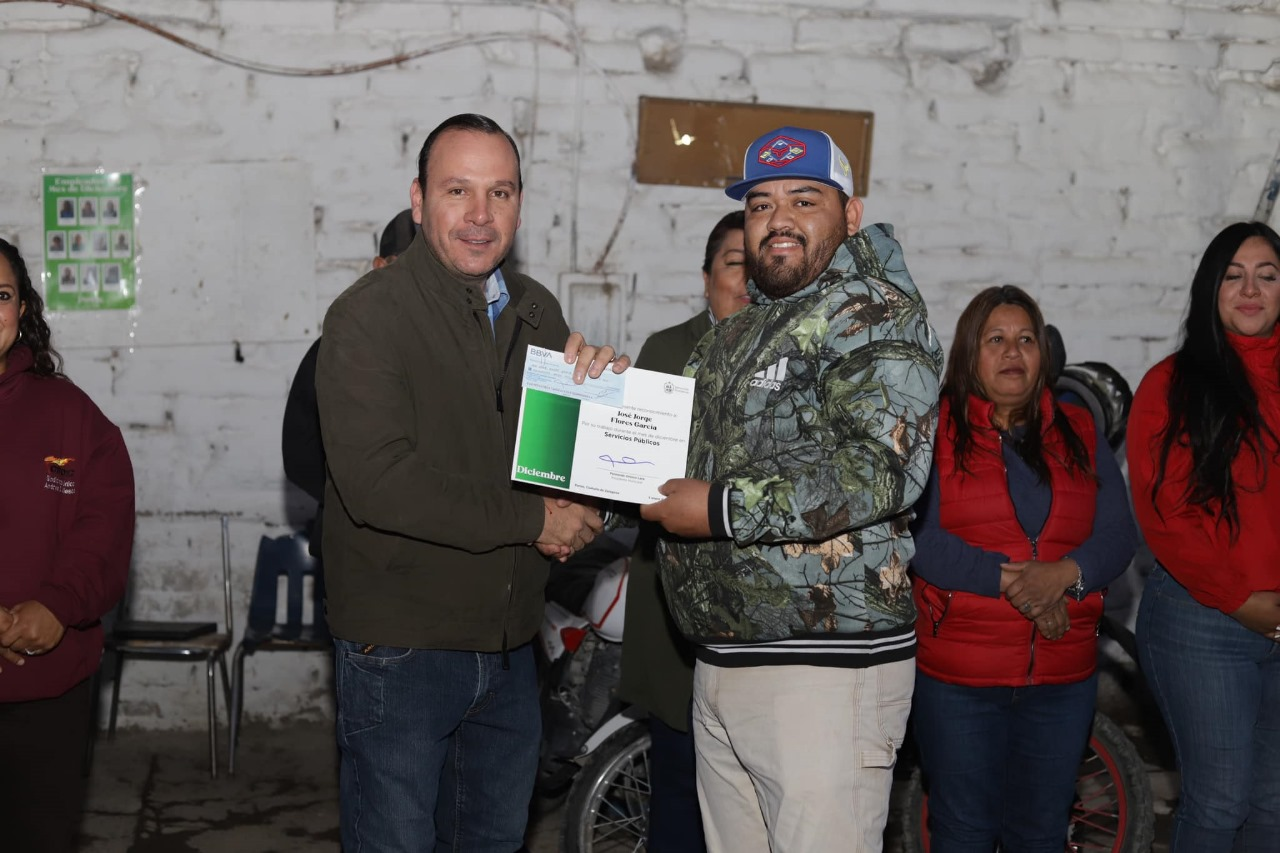 FERNANDO OROZCO RECONOCE A EMPLEADOS DEL MES DE ENERO