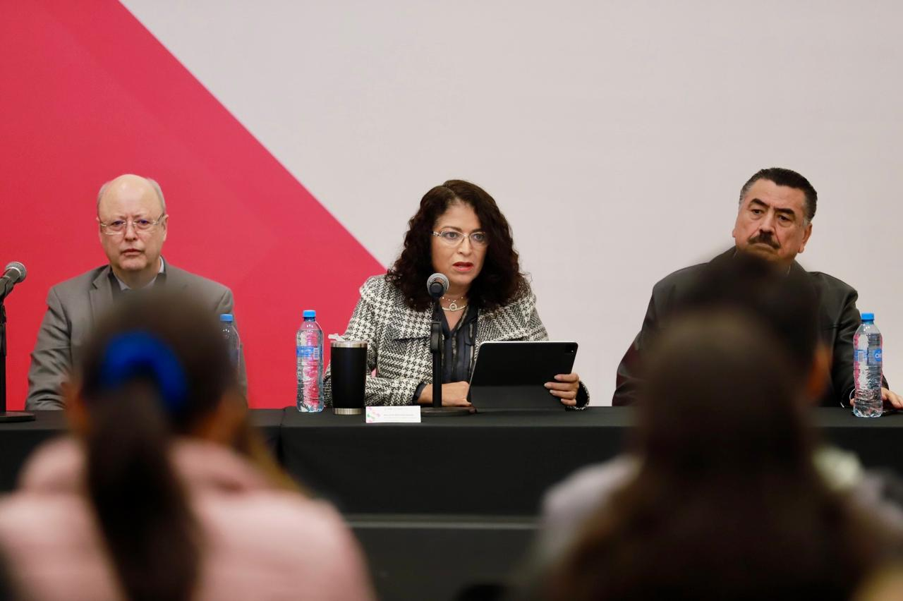 Capacita Saltillo a estudiantes y profesionistas con Jornada de Odontología