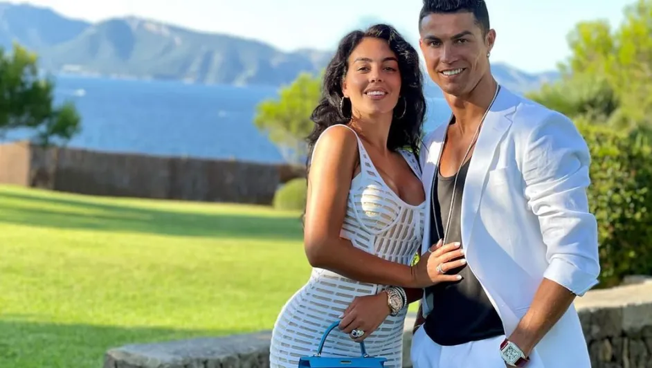 Prensa de Irán edita fotografía de Georgina Rodríguez con Cristiano Ronaldo por ‘enseñar de más’