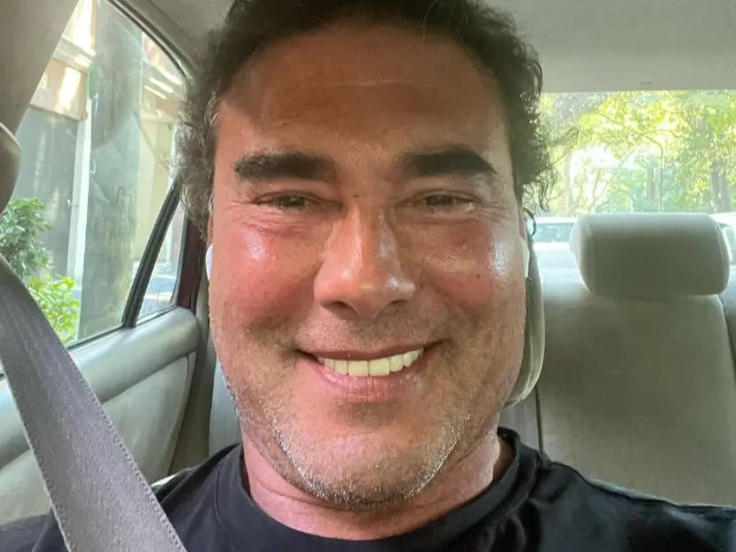 Eduardo Yáñez comparte fotos en ropa interior; internautas reaccionan 