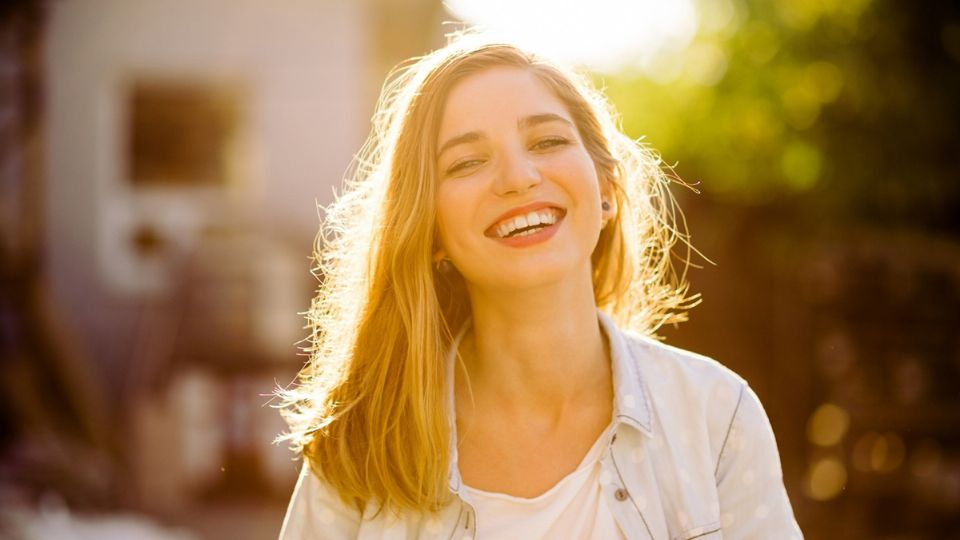 ¿Cómo mantenerse feliz a lo largo del tiempo? Esto recomiendan varios expertos