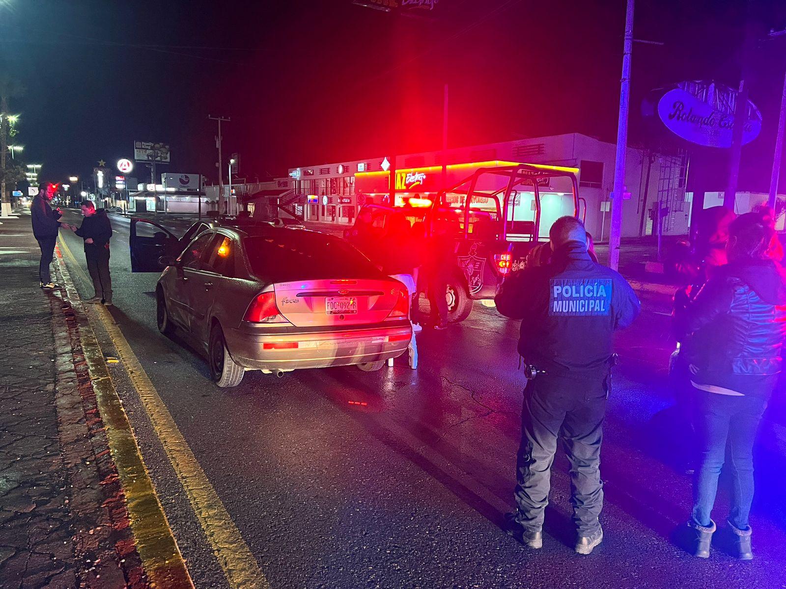 Ebria impacta Mazda, escapa y la detienen