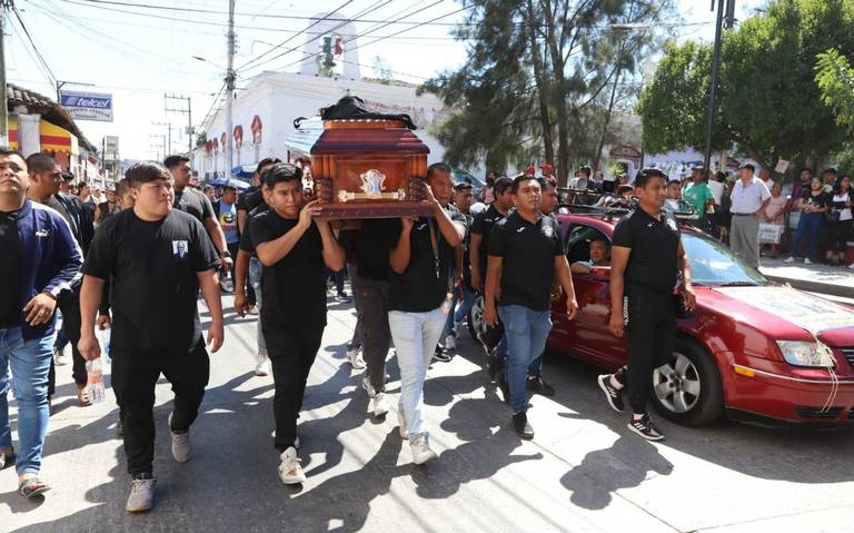 Se fuga policía tras crimen de normalista