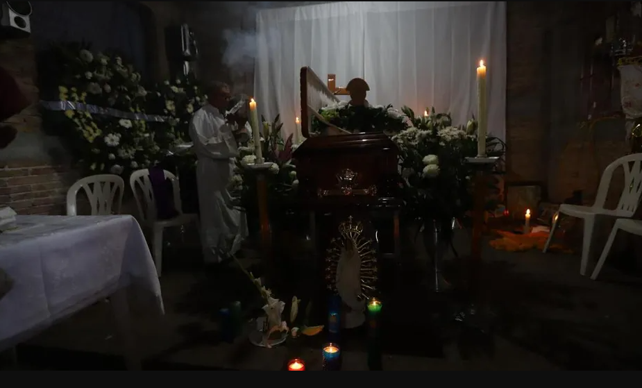 Así fue el funeral de Khotan Gómez, normalista de Ayotzinapa asesinado en Guerrero