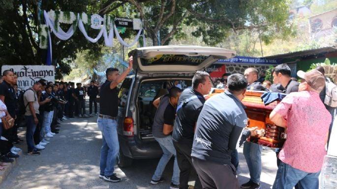 Sepultan a normalista asesinado por policías
