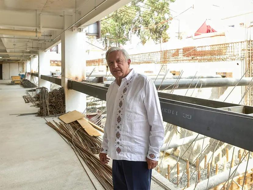 Supervisa López Obrador construcción de Hospitales
