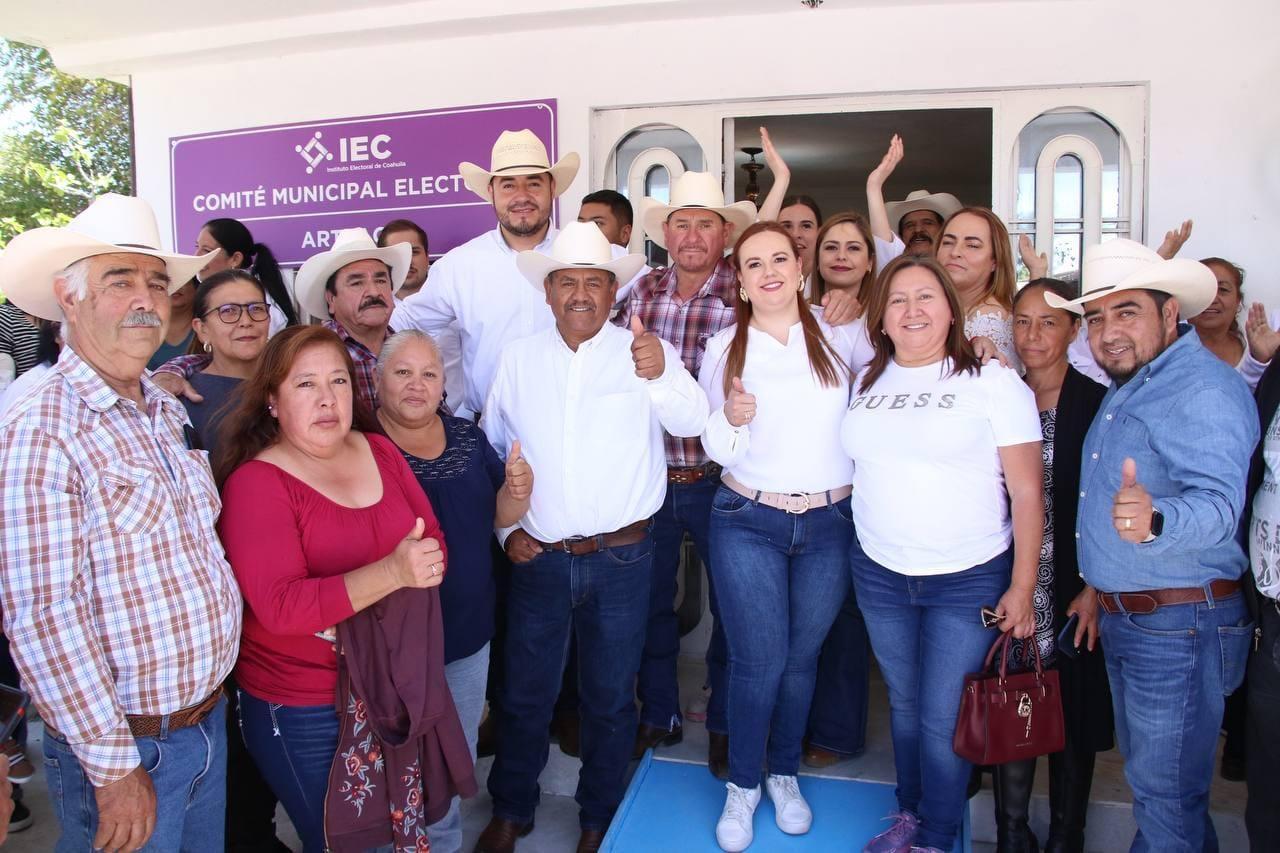 Irá Ana Karen por Arteaga