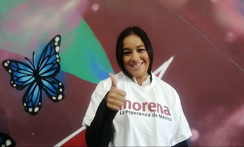 Arropa MORENA a Azeneth Aréchiga