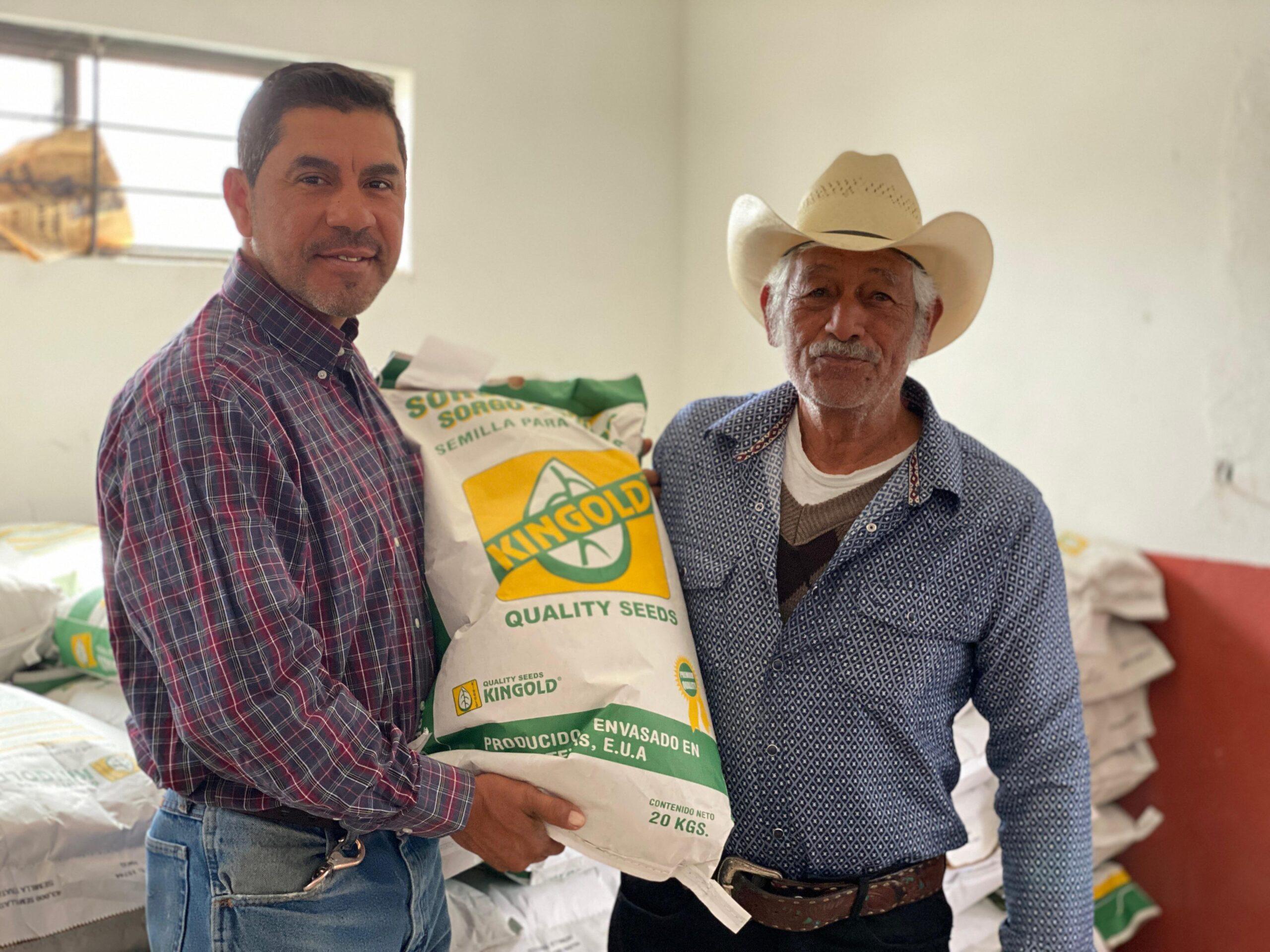 Entregan 5 toneladas de sorgo para ejidos