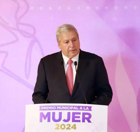 Entregan el Premio Municipal a la Mujer