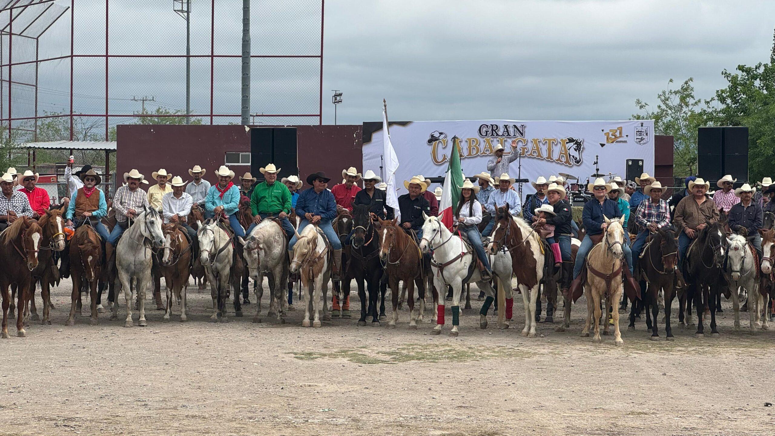 Cabalgan unidos por Cd. Frontera