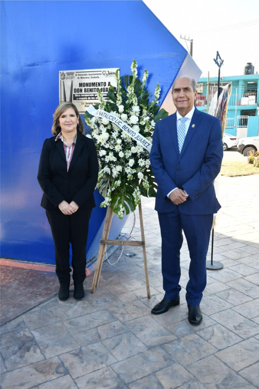 Conmemora Ayuntamiento natalicio de Benito Juárez