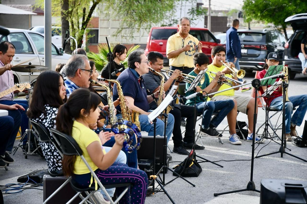 Estrena instrumentos banda de Monclova