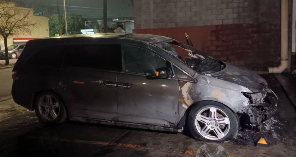 Acababa de pagar su camioneta y se quema