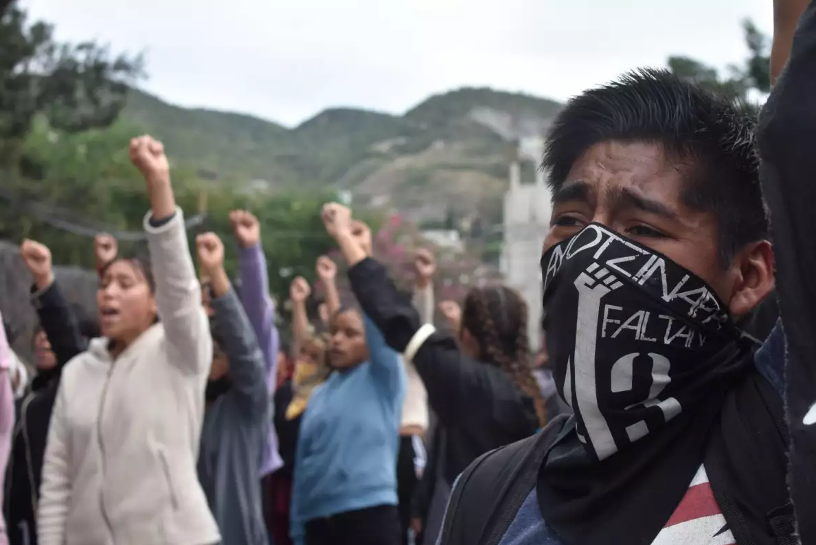 La Normal de Ayotzinapa, levantada por estudiantes, lleva décadas bajo ataques