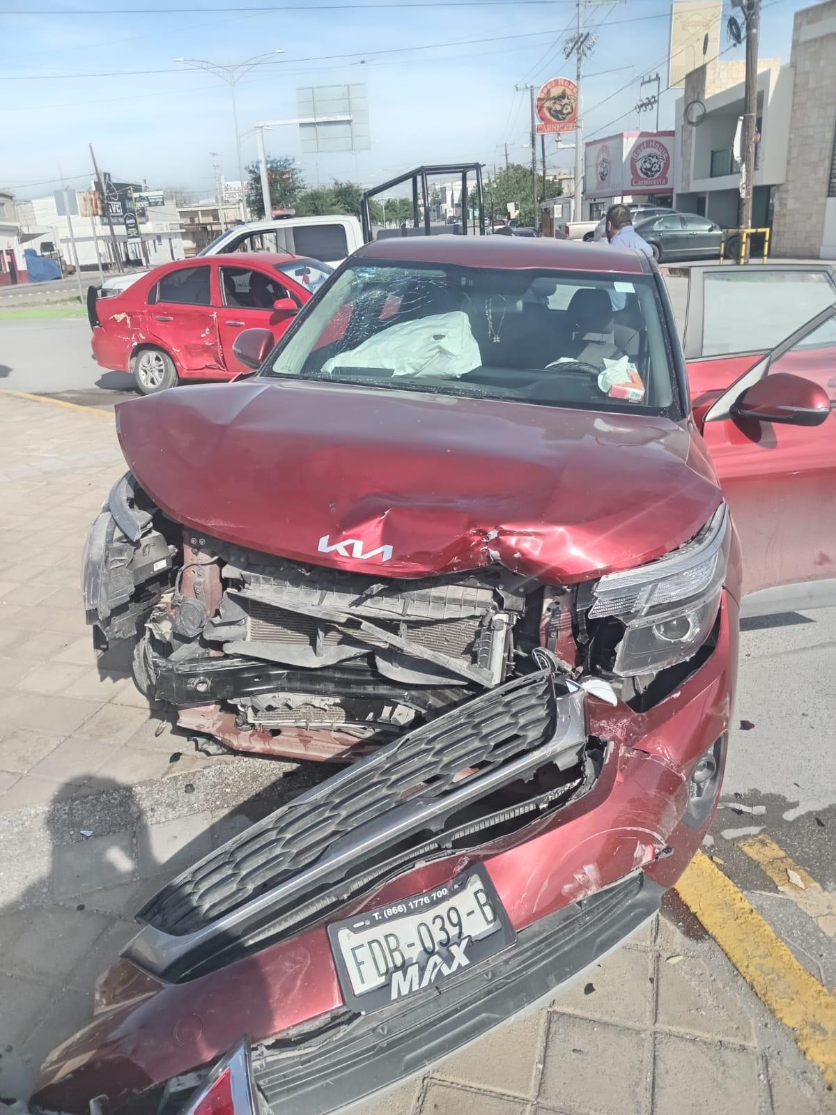 Destroza auto por falta de precaución