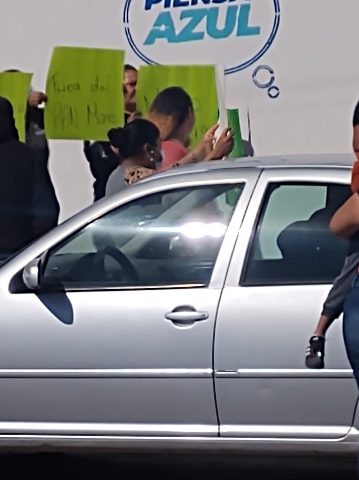 Abuchean a Marko al llegar a Torreón