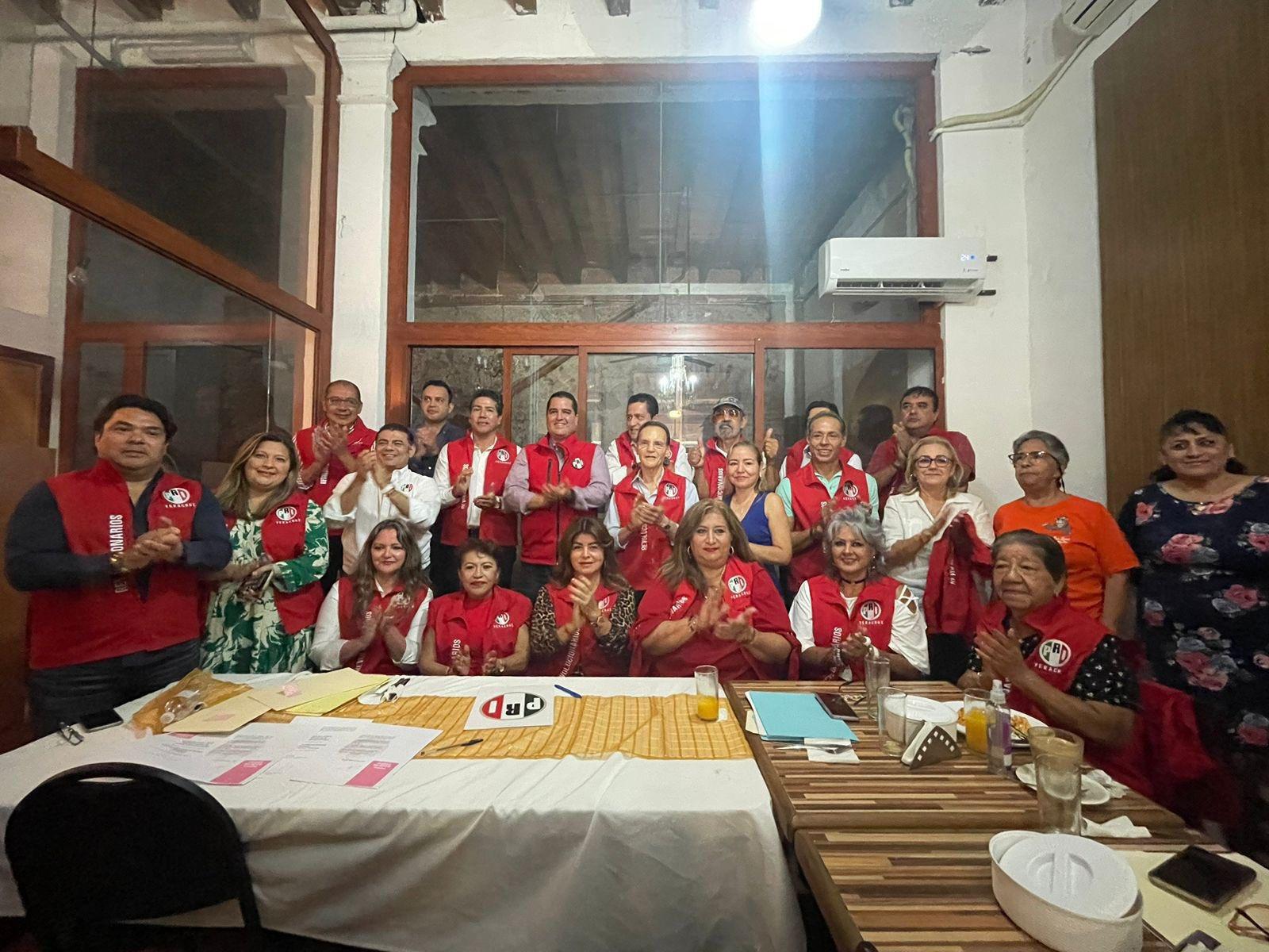 Militantes de Fuerza por México en Veracruz renuncian al partido y se suman a la campaña por la gubernatura del PRI