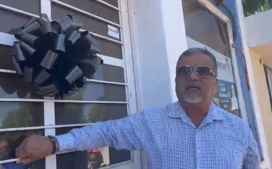 PAN protesta con moño negro