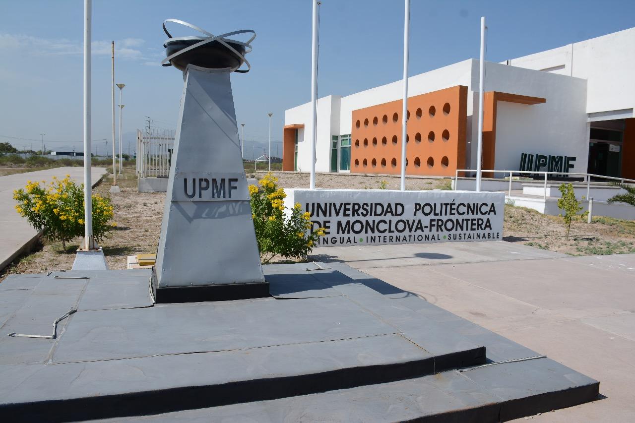 Intenta alumna cerrar puertas del Politécnico