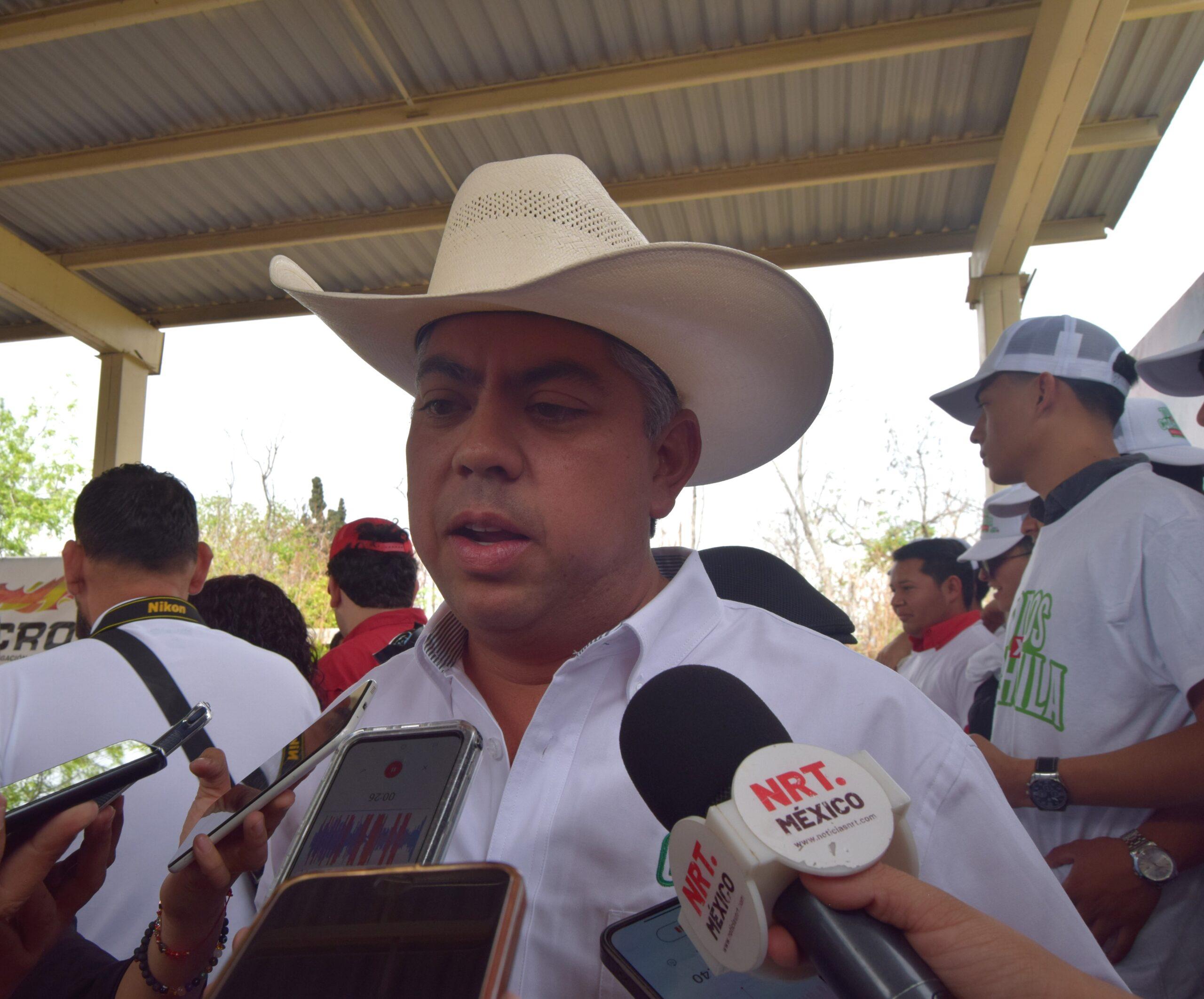 Hace Paredes trabajo político por Riquelme