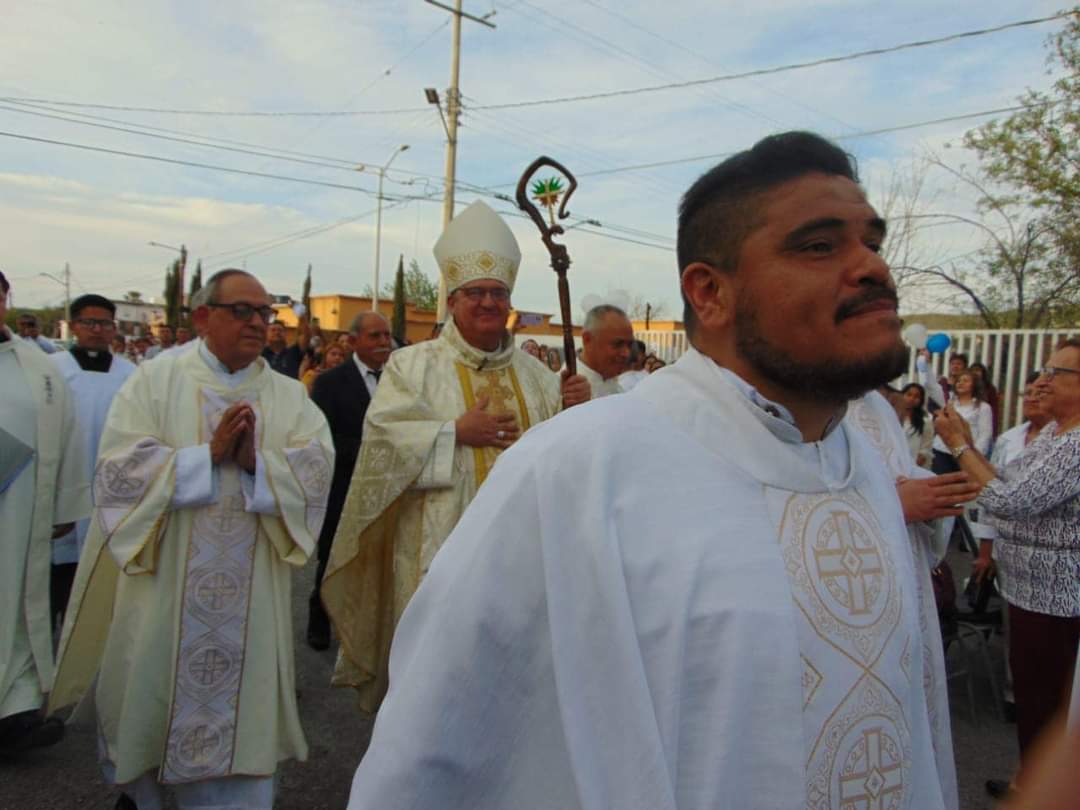 Llega Padre Omar a Sagrada Familia