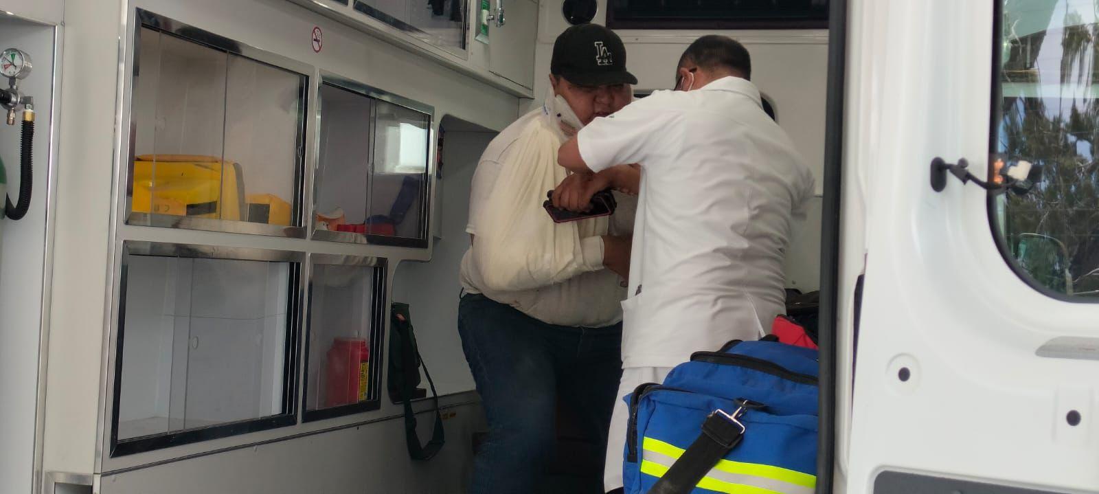 Terminan lesionados tras fuerte volcadura