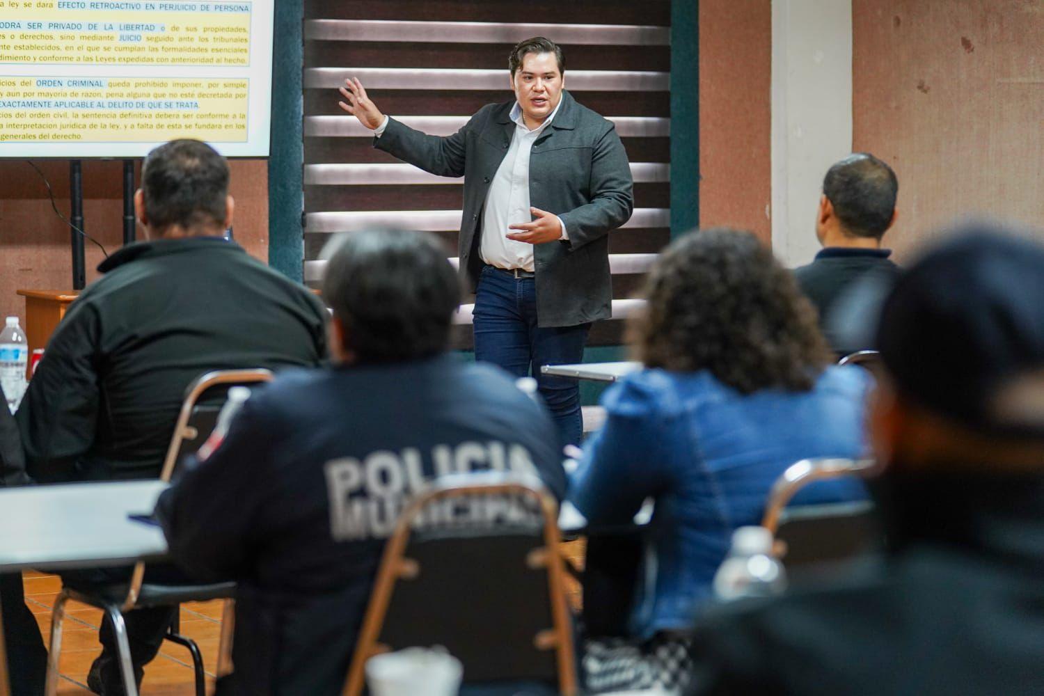 Capacitan a policías en derechos humanos